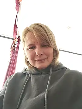Snapshot of Masha412111 chatting on June 1, 8:27 am Masha412111 online show from June 1, 8:27 am