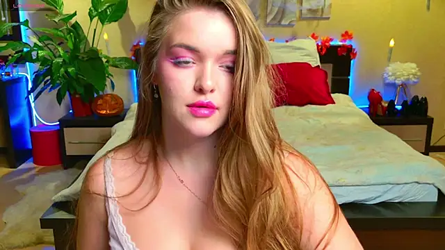 Snapshot of EmilyWhispers chatting on October 3, 7:44 pm EmilyWhispers online show from October 3, 7:44 pm