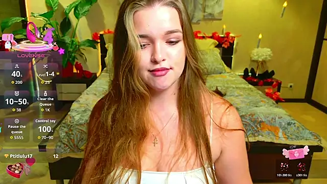 Snapshot of EmilyWhispers chatting on November 12, 9:14 pm EmilyWhispers online show from November 12, 9:14 pm