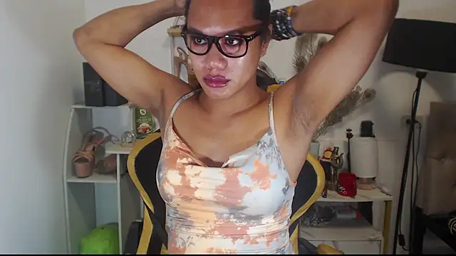 hugecockyurikaa online show from October 16, 12:00 am