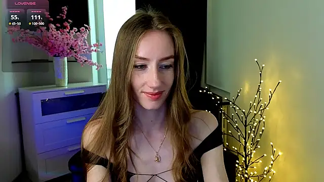 Snapshot of GoldenRose_ chatting on April 15, 12:45 pm GoldenRose online show from April 15, 12:45 pm