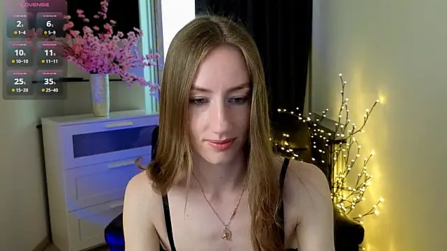 Snapshot of GoldenRose_ chatting on April 16, 12:39 pm GoldenRose online show from April 16, 12:39 pm