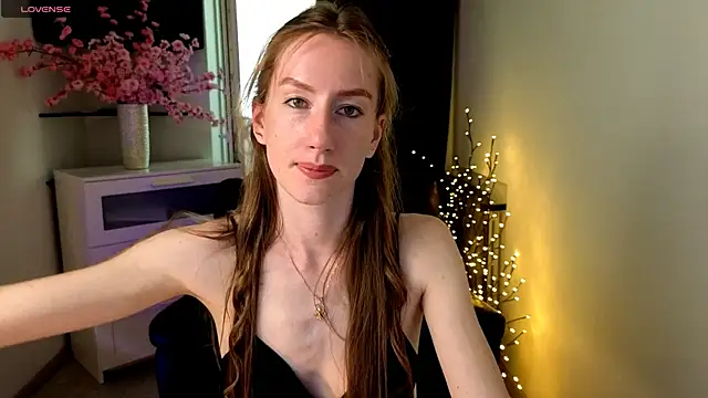 Snapshot of GoldenRose_ chatting on May 15, 1:18 pm GoldenRose online show from May 15, 1:18 pm