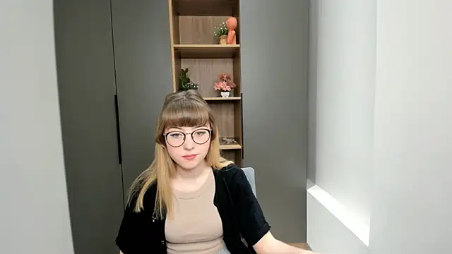 YukikoCarlis online show from October 2, 4:30 am