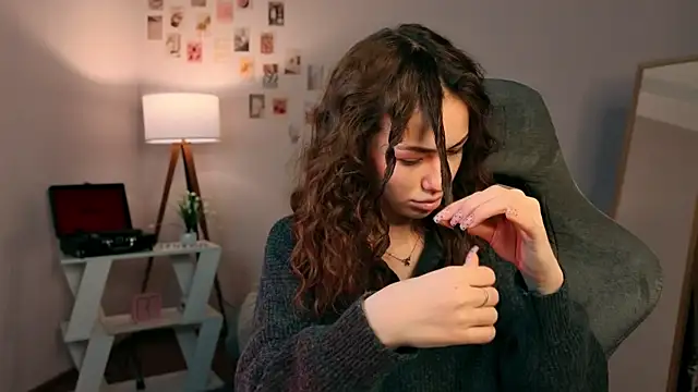 branchwithflowerss online show from November 26, 12:06 pm