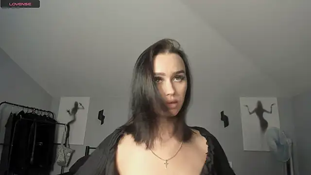 Lisa  Johnson online show from October 28, 12:14 am