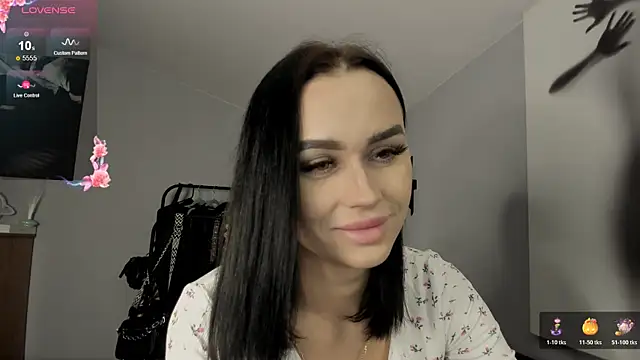 Lisa  Johnson online show from November 12, 12:11 am