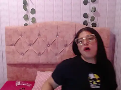 Melaniie Bonnet online show from October 2, 11:56 pm