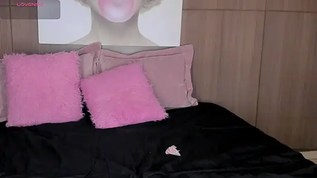 saraycollins online show from June 5, 3:35 am