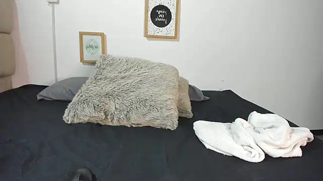 Latin Pleasures online show from December 16, 9:53 pm