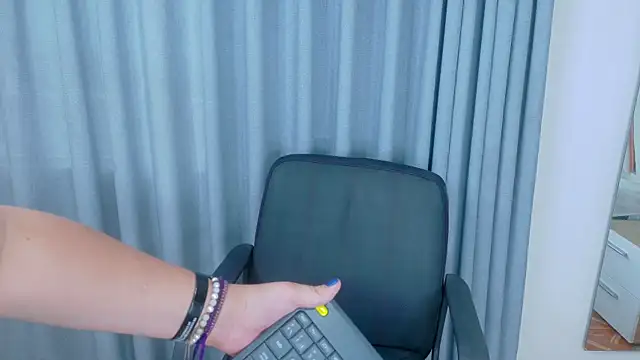 AmarisLenox   online show from December 2, 10:05 pm