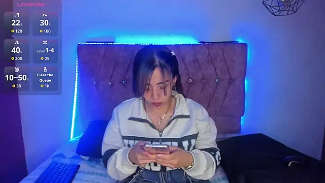 Snapshot of Mia_lopez_1 chatting on May 8, 9:03 am Mia lopez 1 online show from May 8, 9:03 am