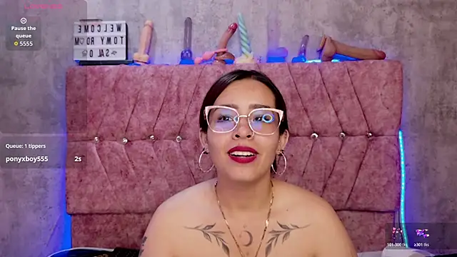 Snapshot of Mia_lopez_1 chatting on May 14, 10:33 am Mia lopez 1 online show from May 14, 10:33 am