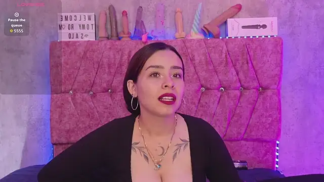 Snapshot of Mia_lopez_1 chatting on May 29, 8:23 am Mia lopez 1 online show from May 29, 8:23 am