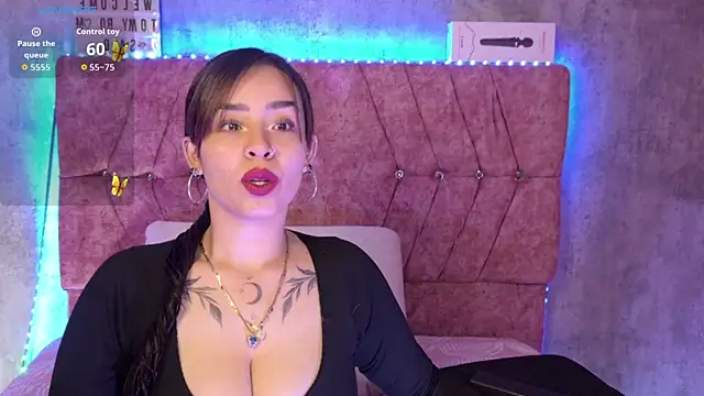 Snapshot of Mia_lopez_1 chatting on June 13, 8:23 am Mia lopez 1 online show from June 13, 8:23 am