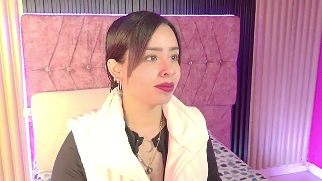 Snapshot of Mia_lopez_1 chatting on July 28, 8:21 am Mia lopez 1 online show from July 28, 8:21 am