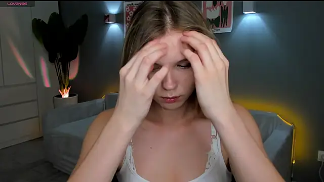 Snapshot of linakorvin chatting on October 23, 1:21 pm linakorvin online show from October 23, 1:21 pm