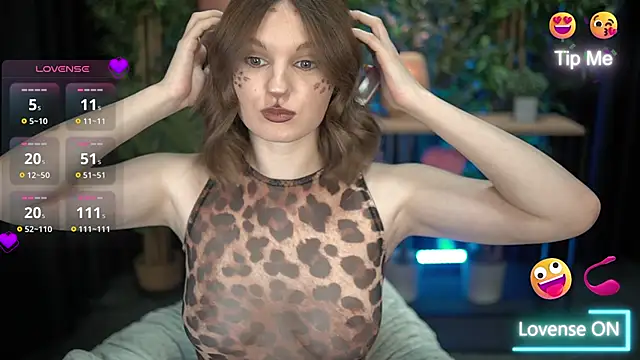 xoxo molly online show from October 31, 8:10 pm