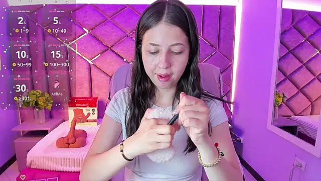 sarah sweett  online show from June 11, 2:26 pm