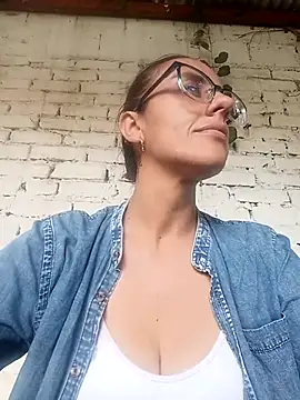 Snapshot of Jade_1-9 chatting on October 31, 3:13 pm Jade 1-9 online show from October 31, 3:13 pm