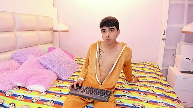 Hottie Guy online show from October 6, 6:49 pm