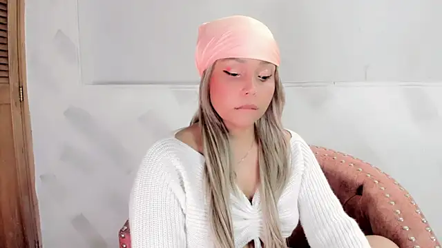 Molly Logan online show from March 6, 8:49 pm