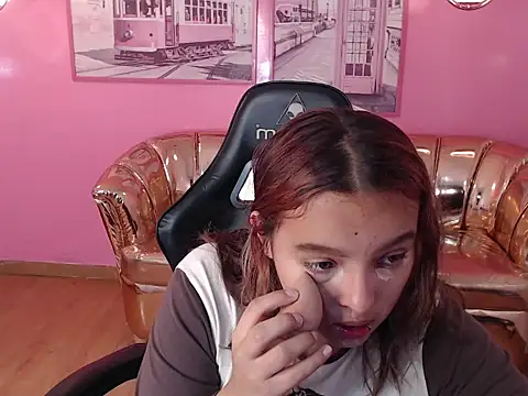 mia foster t online show from October 3, 1:08 pm