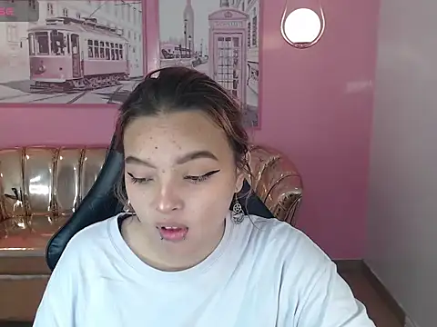 mia foster t online show from November 1, 12:40 pm