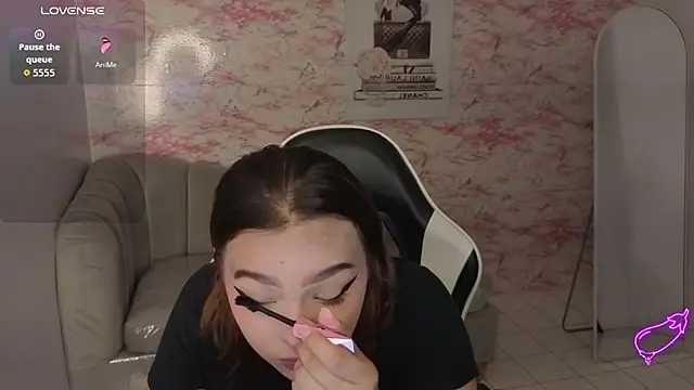 mia foster t online show from February 22, 1:20 pm