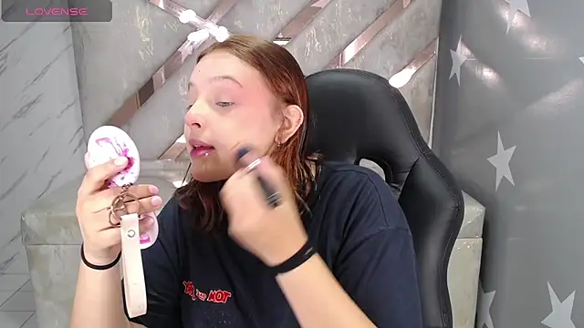 Snapshot of mia_foster_t chatting on April 18, 1:15 pm mia foster t online show from April 18, 1:15 pm