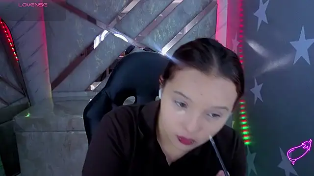 mia foster t online show from July 19, 1:37 pm