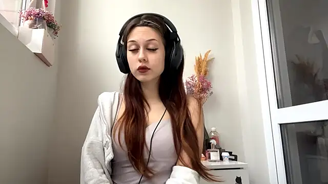 Nayra flash online show from October 9, 1:09 pm