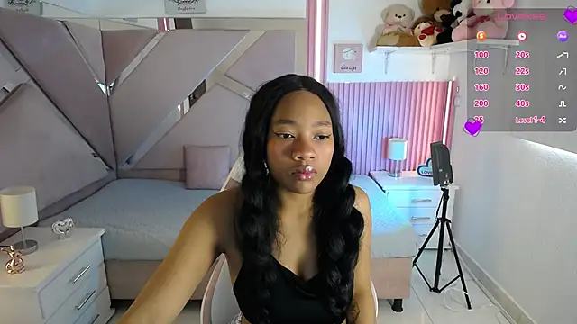 Snapshot of Charlotte_ebony_ chatting on October 9, 1:09 pm Charlotte ebony online show from October 9, 1:09 pm