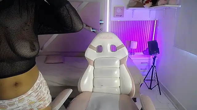 Snapshot of Charlotte_ebony_ chatting on October 16, 1:01 pm Charlotte ebony online show from October 16, 1:01 pm