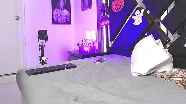 Snapshot of Charlotte_ebony_ chatting on October 21, 2:51 pm Charlotte ebony online show from October 21, 2:51 pm