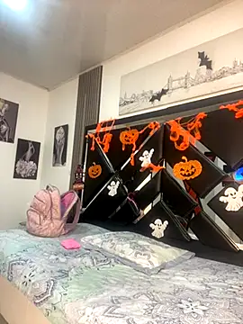 Snapshot of Charlotte_ebony_ chatting on October 22, 12:27 pm Charlotte ebony online show from October 22, 12:27 pm