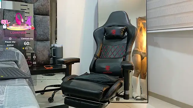 johnjaguar1  online show from October 3, 11:18 am