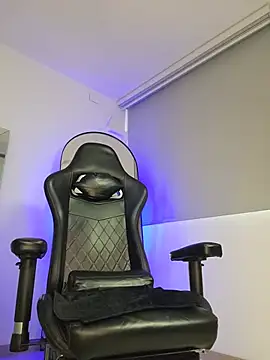 johnjaguar1  online show from June 10, 12:37 pm