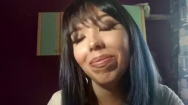 Snapshot of Lynn_Bluee chatting on October 2, 10:00 am Lynn Bluee online show from October 2, 10:00 am