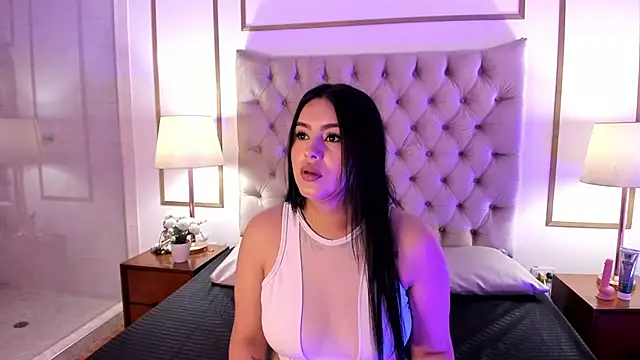 Snapshot of IssisLancaster chatting on October 13, 11:54 am IssisLancaster online show from October 13, 11:54 am