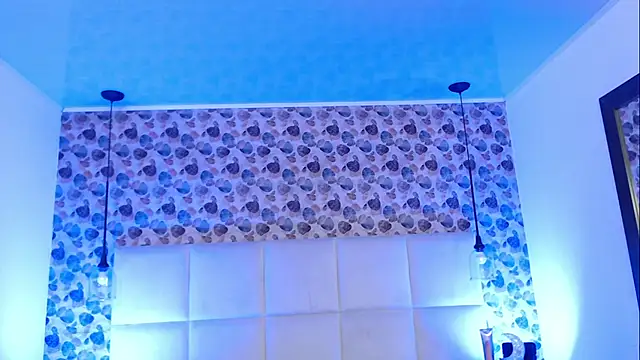 Snapshot of IssisLancaster chatting on October 29, 11:23 am IssisLancaster online show from October 29, 11:23 am