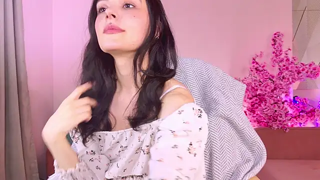 Snapshot of ElizabethMilller_ chatting on May 10, 3:28 pm ElizabethMilller online show from May 10, 3:28 pm