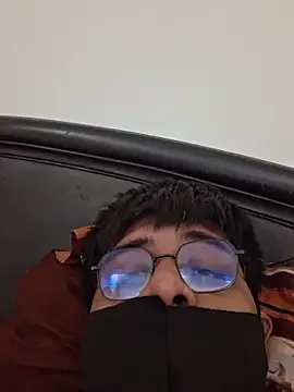 Snapshot of UsurpedThaw chatting on November 23, 2:33 am UsurpedThaw online show from November 23, 2:33 am