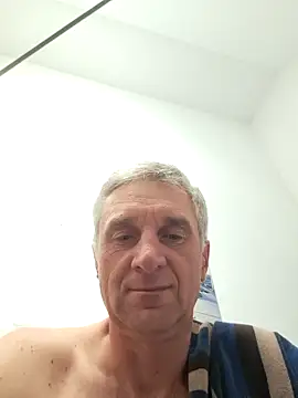 Snapshot of Vintermelon2 chatting on October 18, 10:05 am Vintermelon2 online show from October 18, 10:05 am