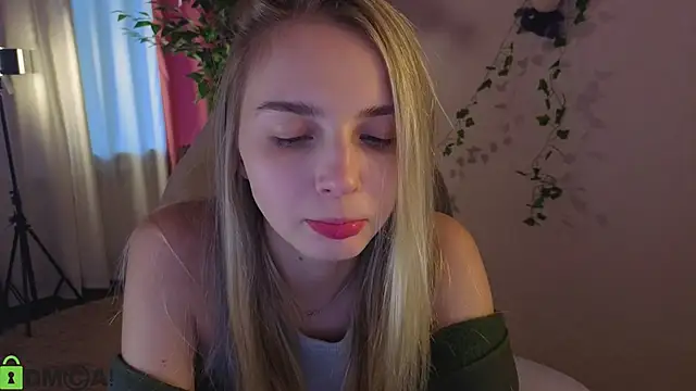 L1na Reeds online show from May 14, 12:39 am