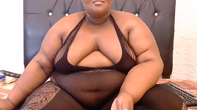 Snapshot of LadyBear2002 chatting on June 6, 4:33 pm LadyBear2002 online show from June 6, 4:33 pm