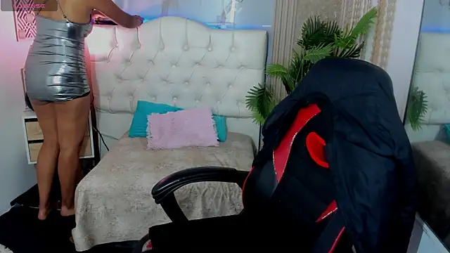 Snapshot of AriaVega chatting on April 1, 1:41 pm AriaVega online show from April 1, 1:41 pm