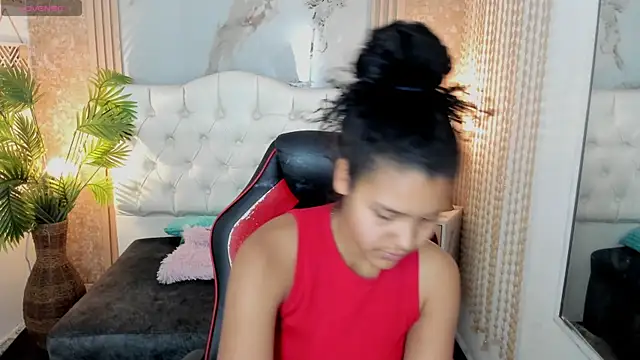 Snapshot of AriaVega chatting on April 8, 12:38 pm AriaVega online show from April 8, 12:38 pm