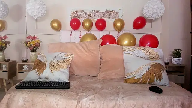 Snapshot of AriaVega chatting on April 21, 12:33 pm AriaVega online show from April 21, 12:33 pm