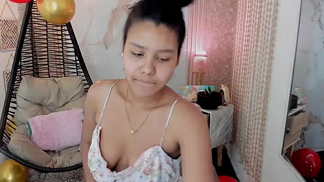 Snapshot of AriaVega chatting on April 23, 12:40 pm AriaVega online show from April 23, 12:40 pm